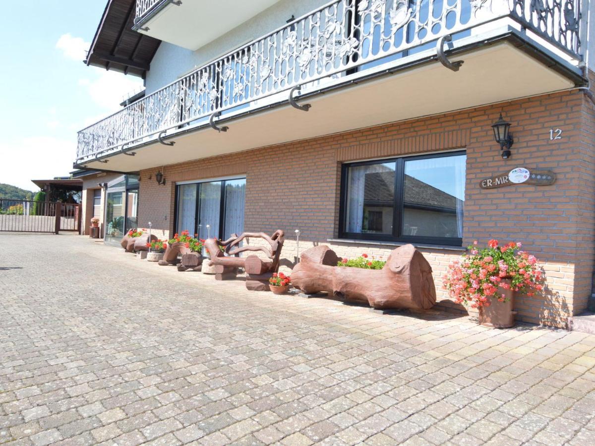 Apartment In Eifel With Children S Playground Lirstal Luaran gambar