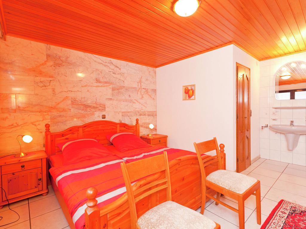 Apartment In Eifel With Children S Playground Lirstal Luaran gambar