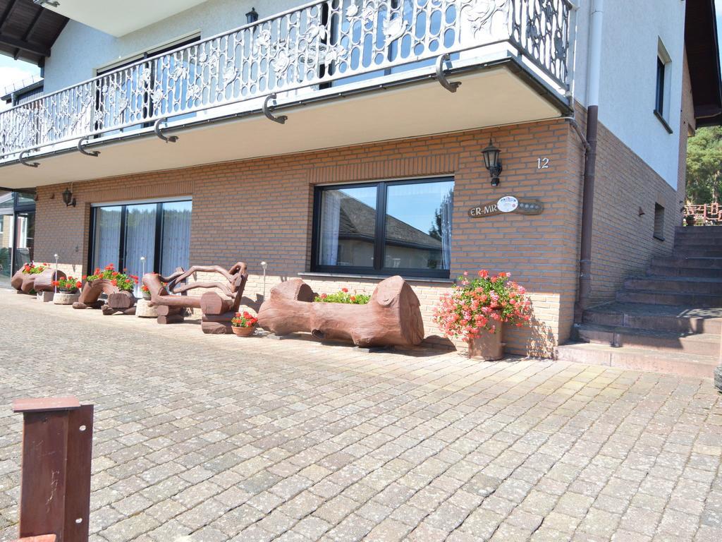Apartment In Eifel With Children S Playground Lirstal Luaran gambar